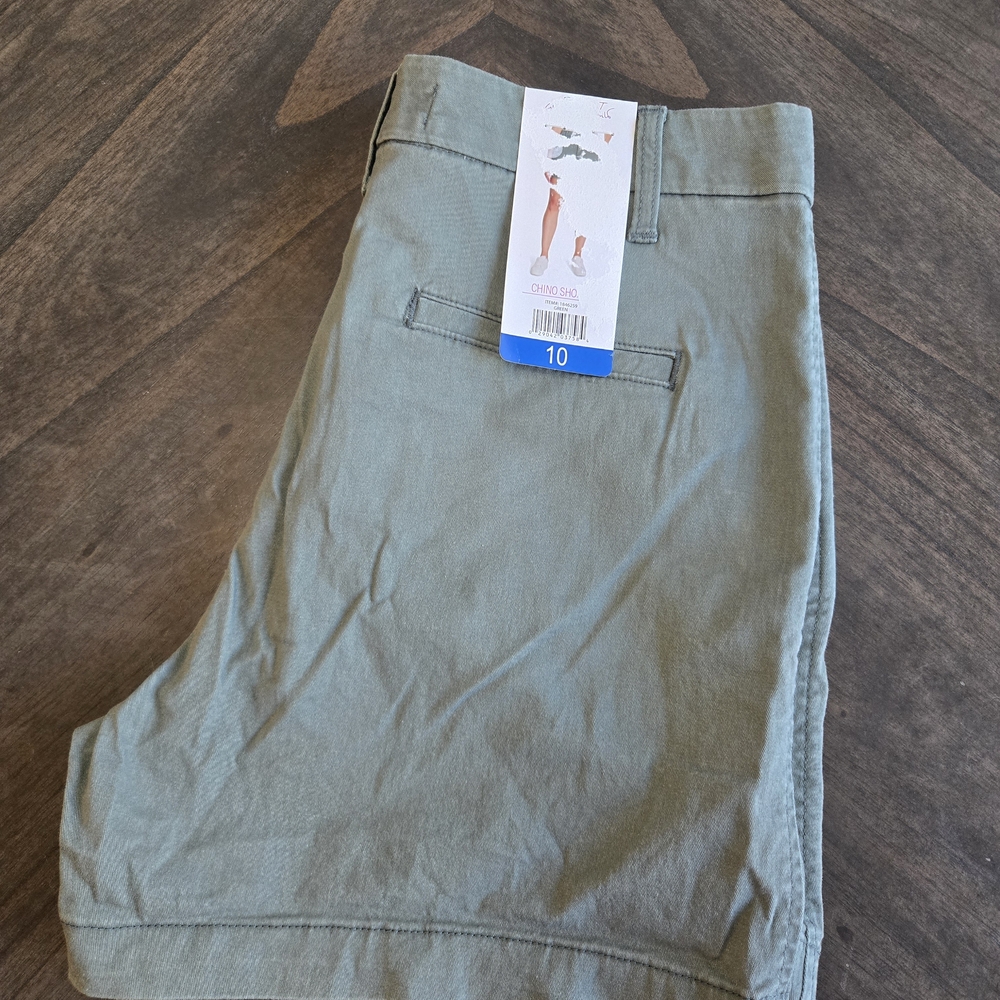 Gloria Vanderbilt Olive Green Mid-Rise Stretch Shorts
